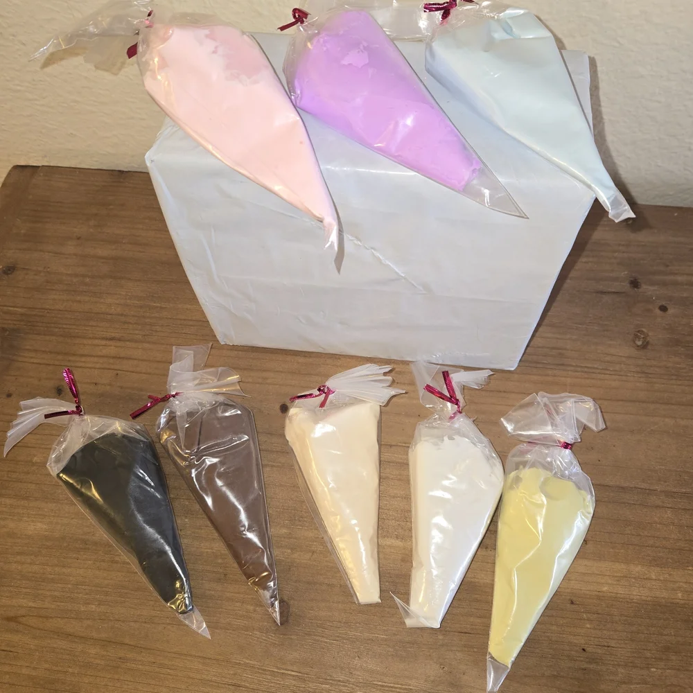 Set‎ of 8 Colored Piping Bags – Craft or Display Use Only